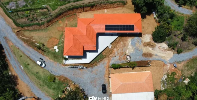 Projeto de Sistema Solar Híbrido com Baterias