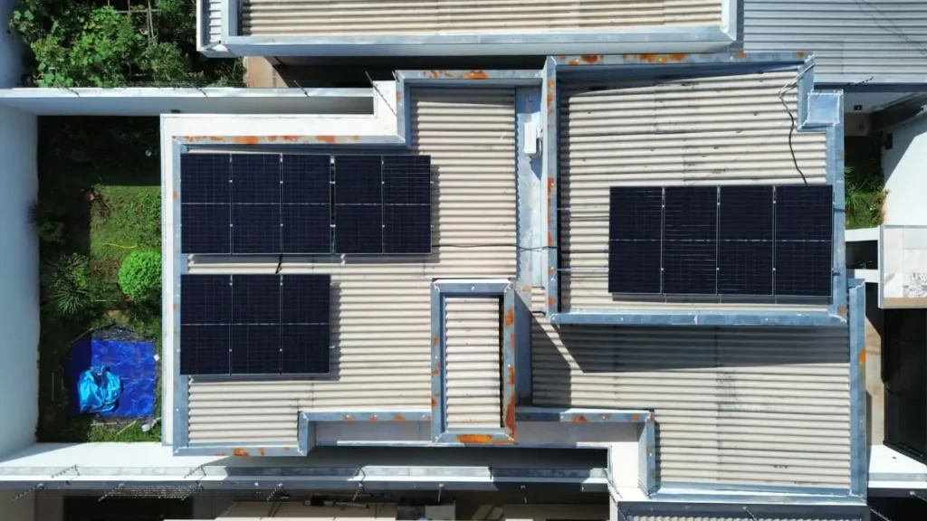 Instalação de painéis solares residenciais em casa de Boituva