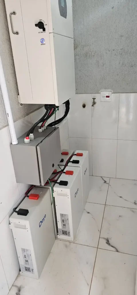 Projeto de energia solar híbrida concluído em santana de parnaiba